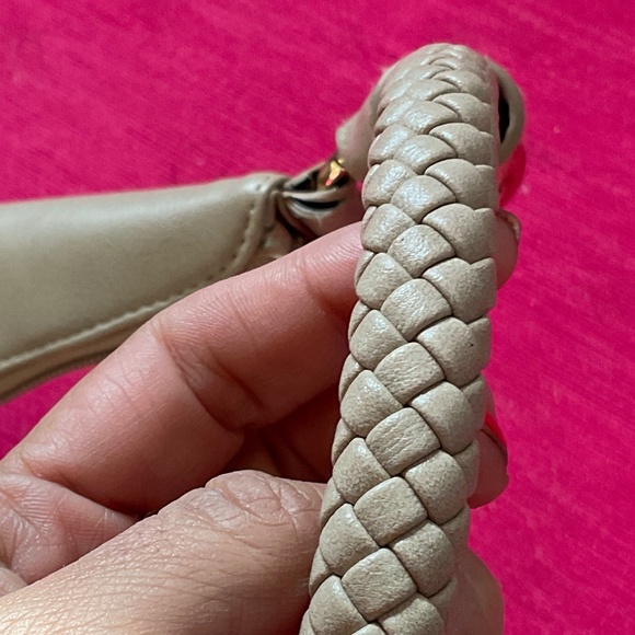 Cato weave bag light brown with gold hardware and tassel NWOT - Picture 12 of 12